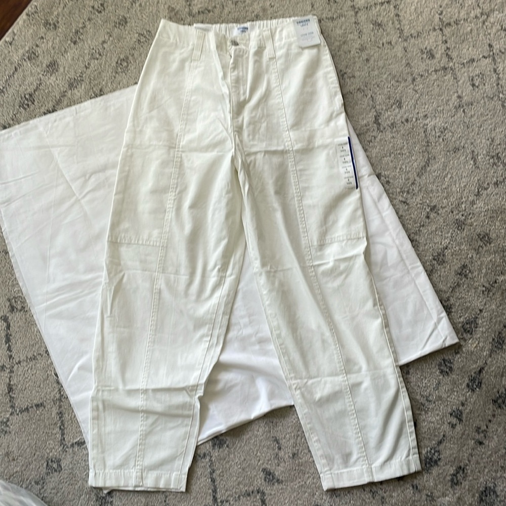 NWT Denizen by Levi’s off white front,back and leg pockets loose taper size8 W29